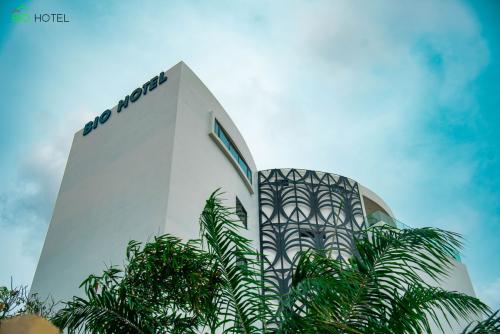 bio_hotel_standing_3