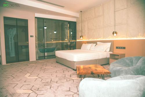 bio_hotel_suite_senior_